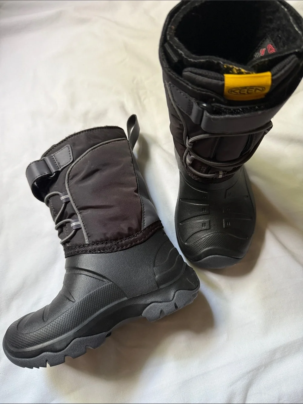 KEEN Kids Black & Yellow Winter Snow Boots size 9